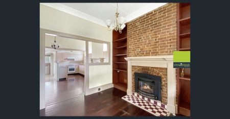 Cottage-Style Home in a Prime Location - Photo 4