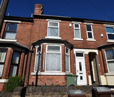 4 Bedroom Mid Terraced House - Photo 2