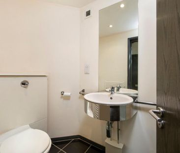 2 bedroom flat to rent - Photo 3