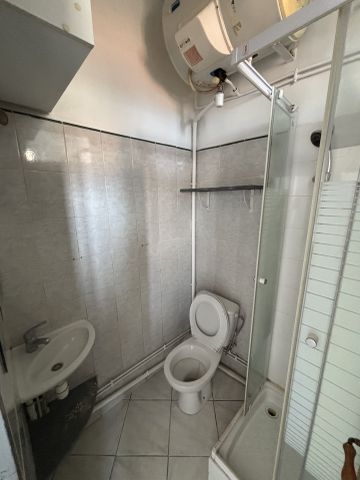 Location Appartement 1 pièce 31m² MARSEILLE 3ème - Photo 5