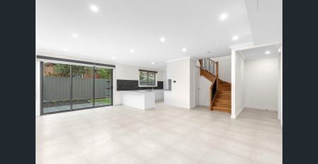 Large Modern Townhome - Photo 3