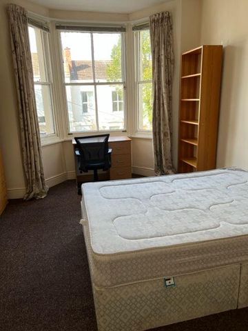 6 bedroom terraced house to rent - Photo 4