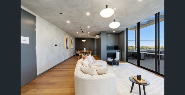 Superb, light filled 2 bedroom residence! - Photo 1