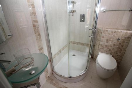 3 bedroom detached house to rent - Photo 2