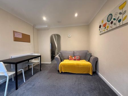 2 bedroom terraced house to rent - Photo 3