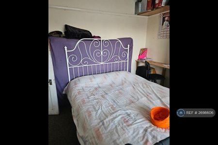 3 bedroom semi-detached house to rent - Photo 3