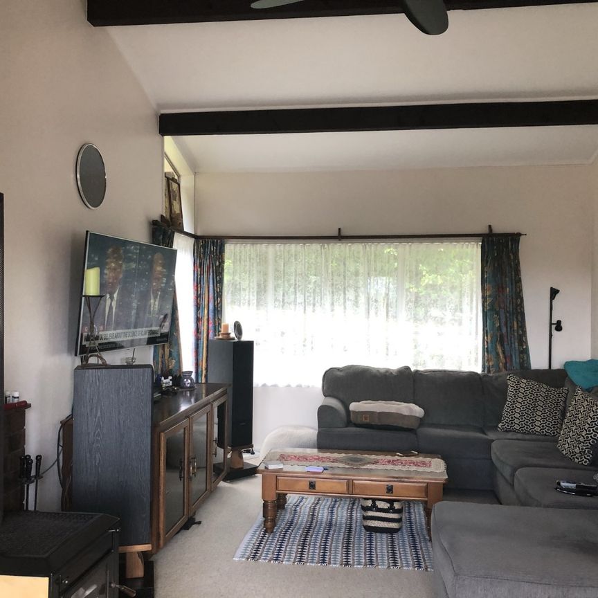 Large home in Kamo West! - Photo 1