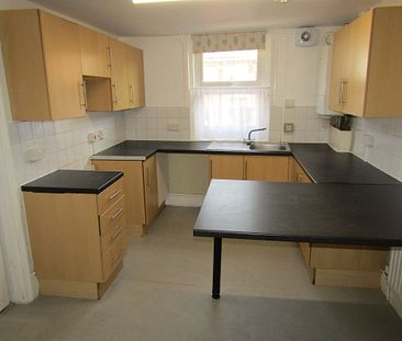 3 bed Terraced - To Let - Photo 6