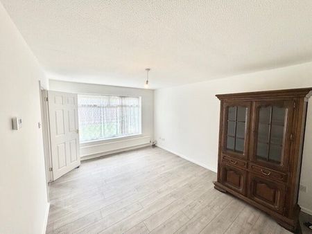 Aldergrove Walk, Hornchurch, RM12 6NT - Photo 5