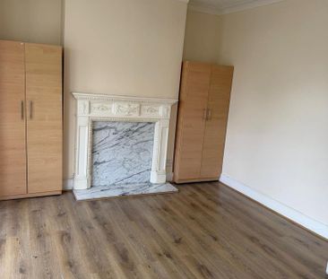 4 bedroom semi-detached house to rent - Photo 2