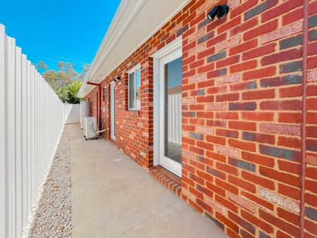 2 Bedroom unit on Campbell Street! - Photo 2