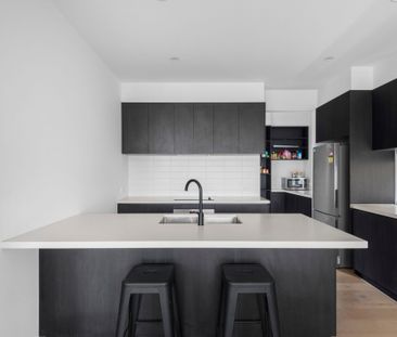 Contemporary Coastal Perfection - Photo 3