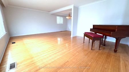 For Lease - 6 Raven Road Unit# Main floor, Toronto, Ontario - Photo 2