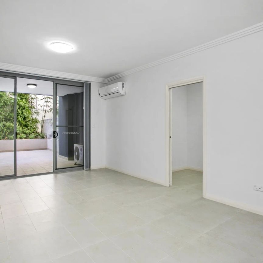 Stylish One-Bedroom + Study Modern Apartment - Photo 1