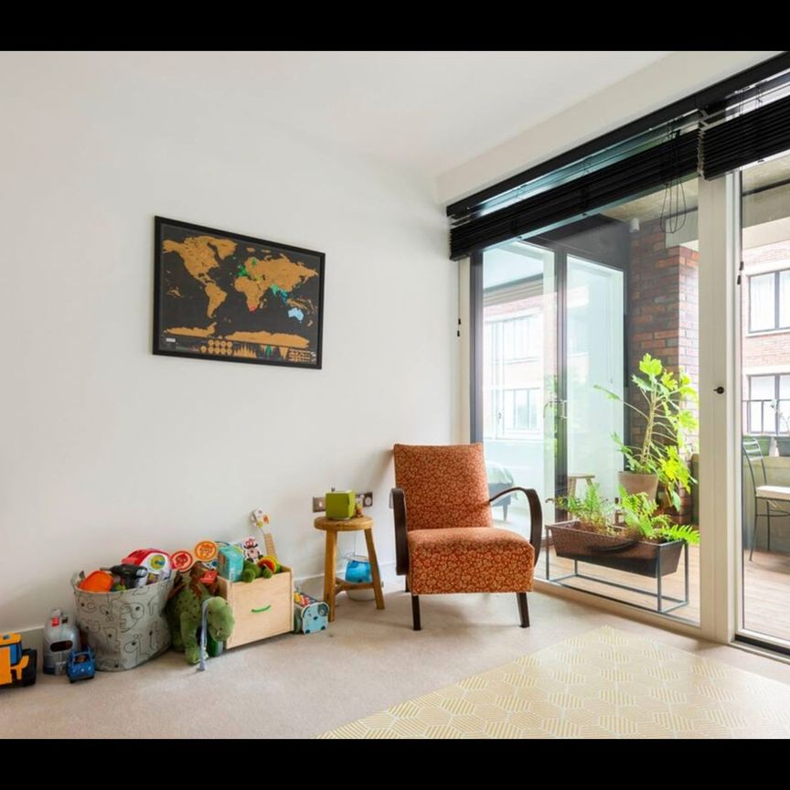 2 Bed Flat, Rookwood Way, E3 - Photo 1