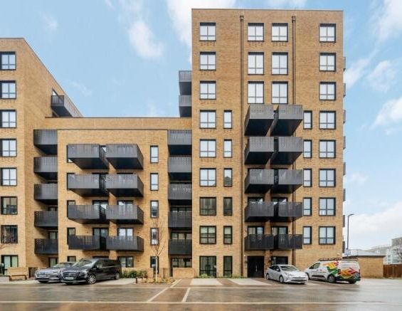 1 bedroom in a flat share to rent - Photo 1