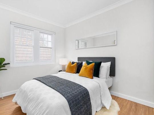 CHIC, INNER CITY ART DECO OFFERING A PREMIUM LIFESTYLE AT YOUR DOOR! - Photo 1