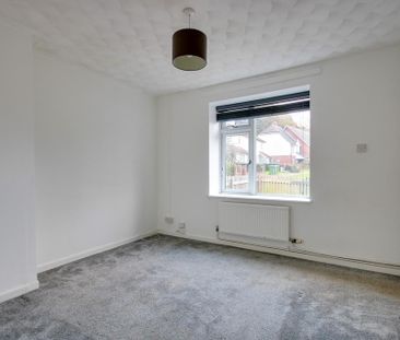 3 bedroom end of terrace house to rent - Photo 3