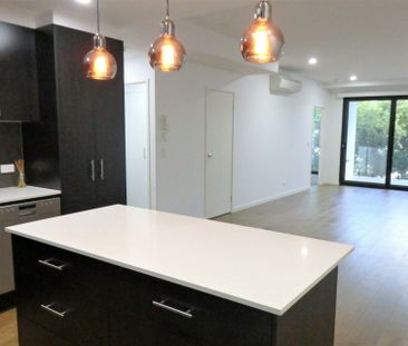 High End Unit in the Heart of Clayfield - Photo 3