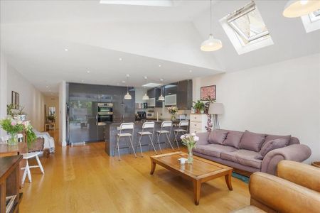 3 bedroom maisonette to rent - Photo 2