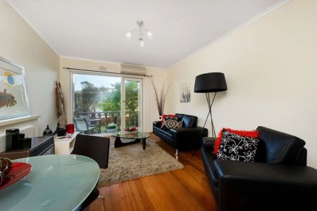 Unit 1/45A Ormond Esplanade, Elwood. - Photo 3