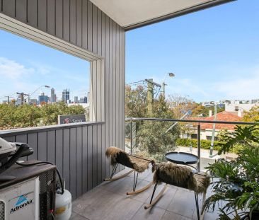 Modern Unfurnished Townhouse in Prime West Perth Location - Photo 2