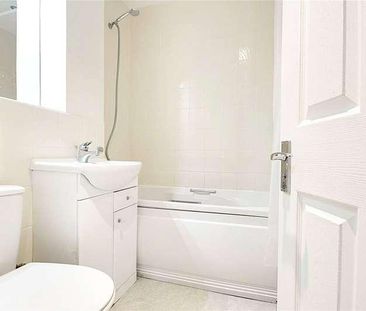 Robertson Close, Broxbourne, Hertfordshire, EN10 - Photo 2