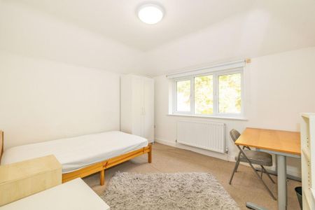 6 bedroom semi-detached house to rent - Photo 2