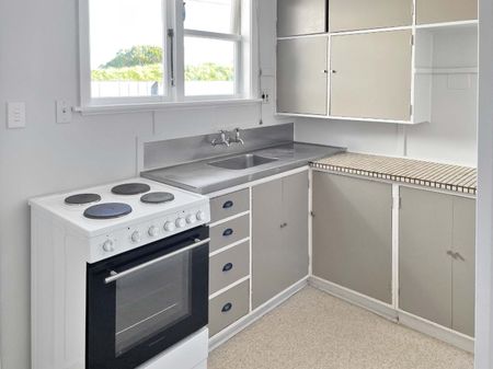 Cosy One-Bedroom Unit in the Heart of Moera - Photo 3