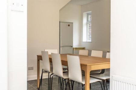 6 bedroom detached house to rent - Photo 3