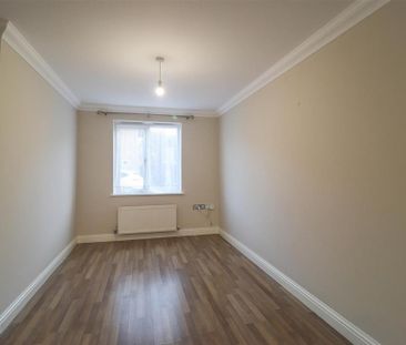 3 bedroom end of terrace house to rent - Photo 3