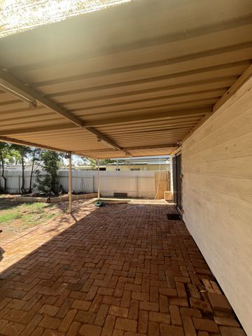 Good Size House, Newly Renovated - Photo 4