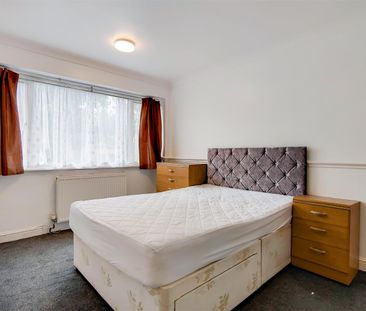 Terraced House To Let - Photo 2