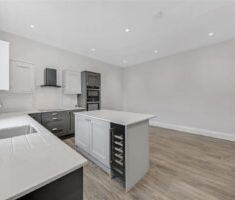 1 BEDROOM Apartment - Ground Floor - Photo 4