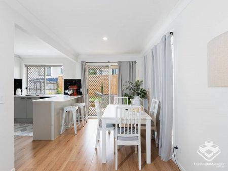 Stylish 3-Bedroom Townhouse in Secure Gated Calamvale Complex - Photo 3