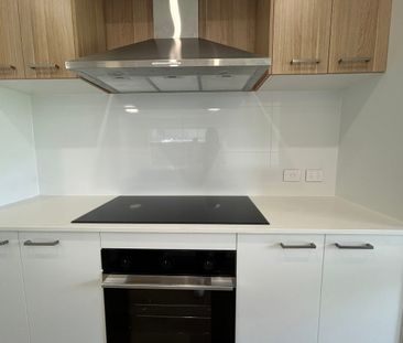 Near-new 5-Bedroom Family Home in Prime Location! - Photo 3