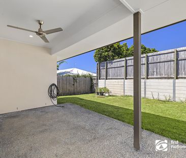 STUNNING FAMILY HOME IN SOUGHT AFTER AREA IN THORNLANDS - Photo 6