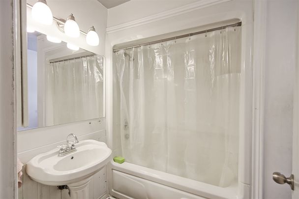 For Lease - 247 Jennings Crescent, Oakville, Ontario - Photo 1