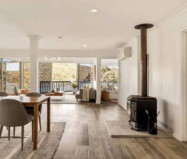 Stunning 3 Bedroom House with Water Views - Photo 5