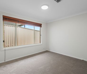 Immaculately Presented Family Home in Prime Glenwood Location! - Photo 5