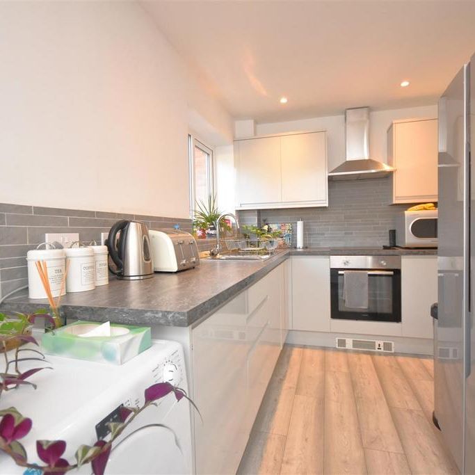 4 bedroom semi-detached house to rent - Photo 1