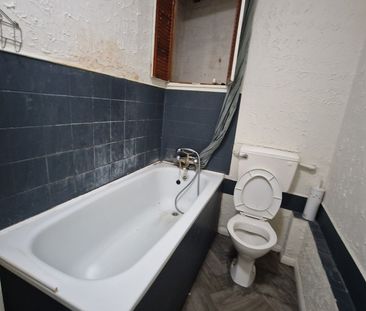 2 Bed Terraced House, Russell Rise, LU1 - Photo 2