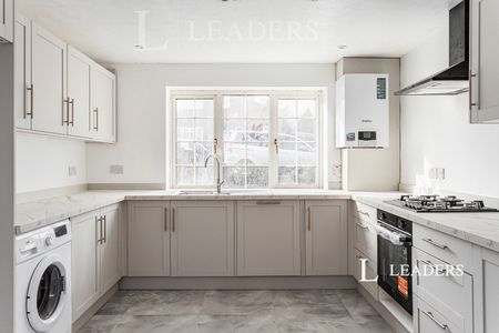 4 bedroom house to rent Penn Crescent, Haywards Heath, West Sussex, RH16 - Photo 5