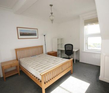 3 bedroom flat to rent - Photo 6