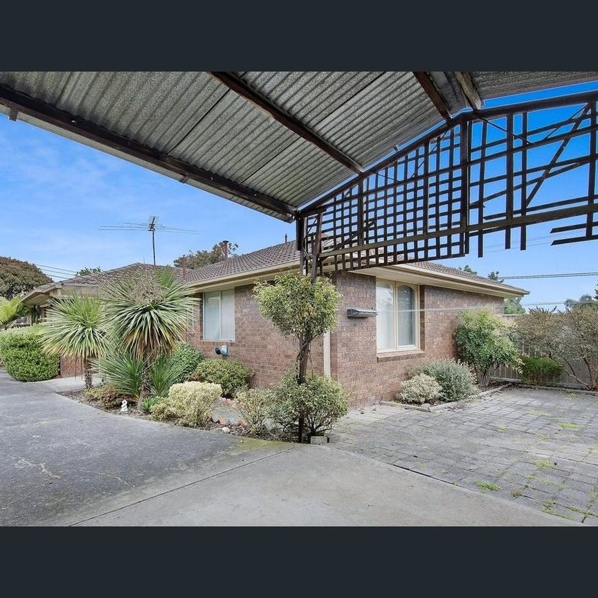 3 BEDROOM FAMILY HOME! - Photo 1