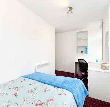 Three Bed Apartment - Photo 5