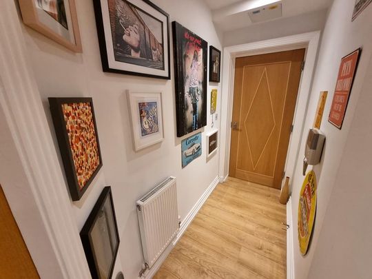 1 bedroom in a flat share to rent - Photo 1