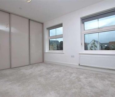 Waterfront Crescent, Mytchett, Camberley, Surrey, GU16 - Photo 6