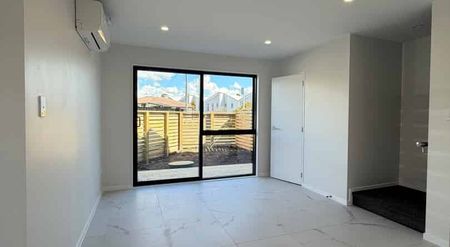 Brand New 3-Bedroom Townhouse, - Photo 2