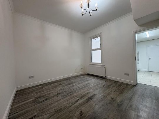 4 bedroom terraced house to rent - Photo 1